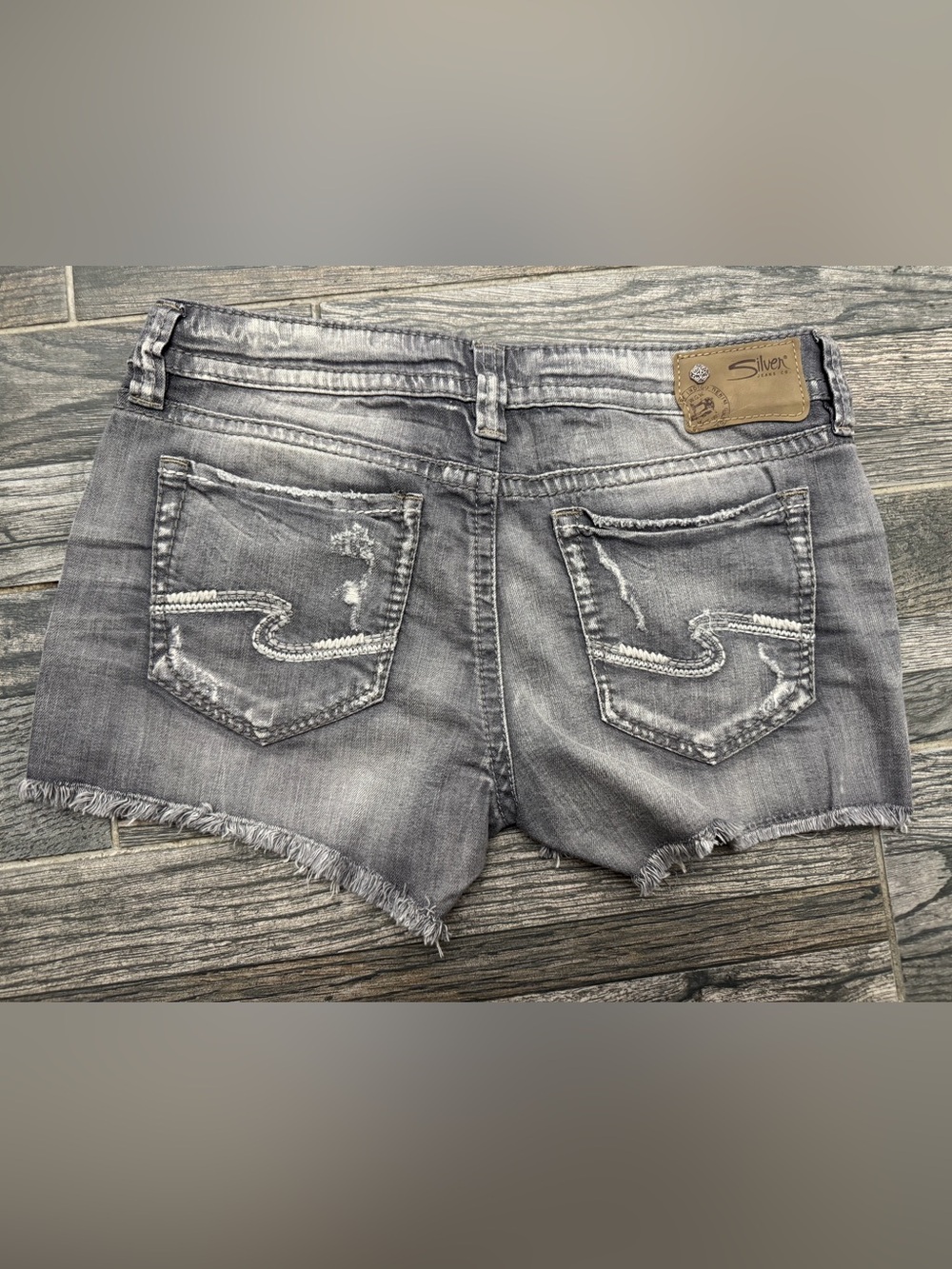 Silver Aiko Women’s distressed shorts - size 30
